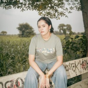 "Bloom" Women Basic Tee